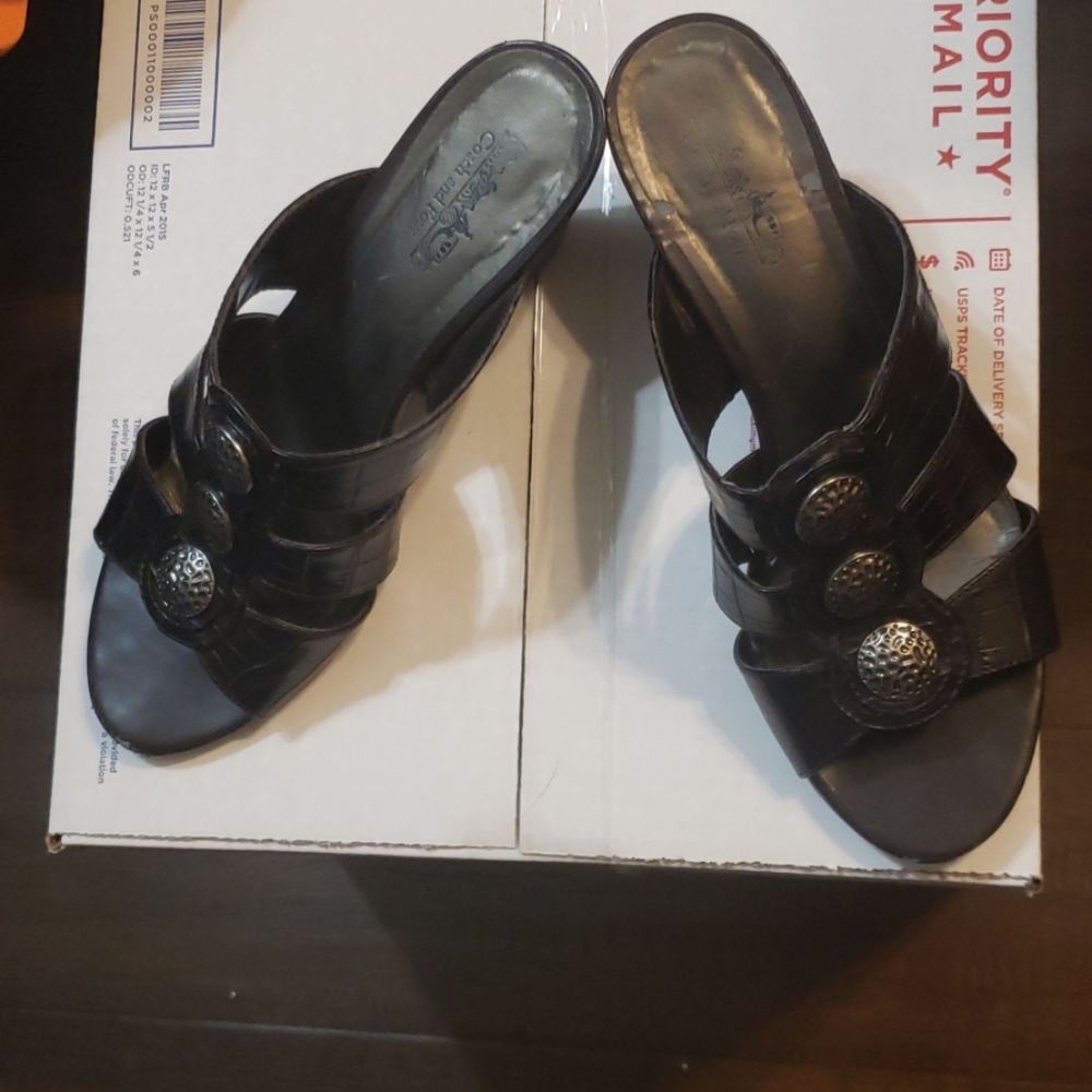 Coach and Four brown leather SZ 8 mules